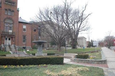 Old Red Brick Courthouse image. Click for full size.