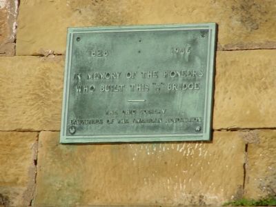 Plaque on West-Facing Arch image. Click for full size.