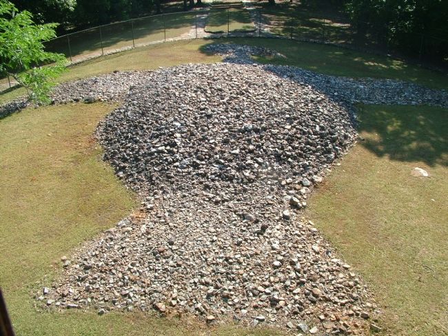 Rock Eagle Mound image. Click for full size.