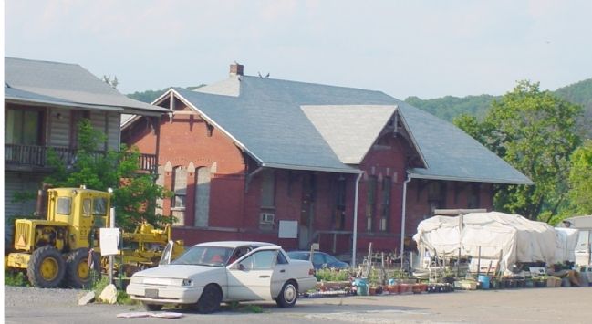 The Old B&O Passenger Depot. This side faces Lee Street / Apple Way. Trackside was opposite. image. Click for full size.