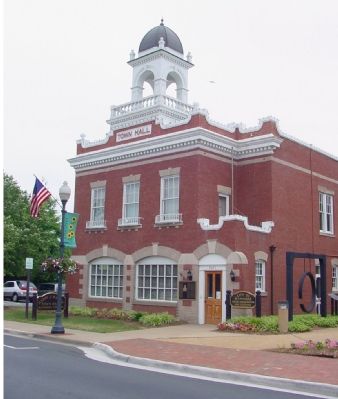 Harry J. Parrish Town Hall, Manassas, Virginia image. Click for full size.