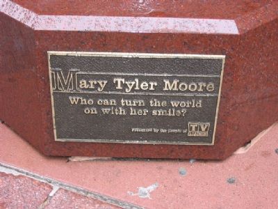 Plaque on Statue image. Click for full size.