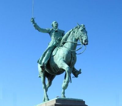 Statue of La Fayette above the plaque image. Click for full size.