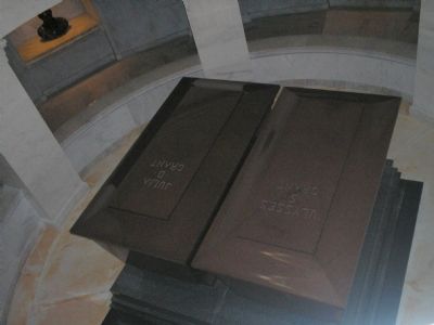 Here lie the bodies of General Ulysses S. Grant and his wife, Julia. image. Click for full size.