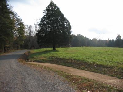 Flank Trail Near the Site of the Wellford House. Click for full size. Flank Trail Near the Site of the Wellford House image. Click for full size.
