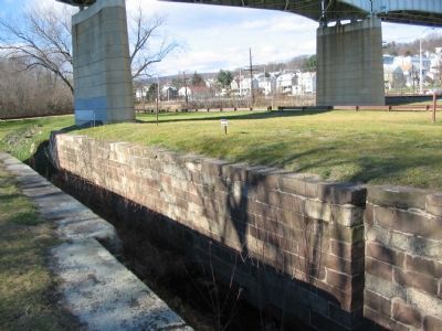 Lock 30 at Brunswick. Click for full size. Lock 30 at Brunswick image. Click for full size.
