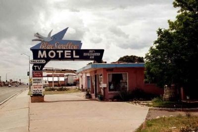Blue Swallow Motel image. Click for full size.