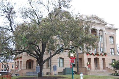 Marker and Williamson County Courthouse. Click for full size. Marker and Williamson County Courthouse image. Click for full size.