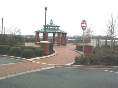 Entrance to Southern Section of South Riverwalk Park Near Riverview Cemetery image. Click for full size.