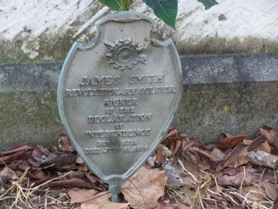 DAR marker at grave image. Click for full size.