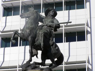 Figure atop the pillar image. Click for full size.