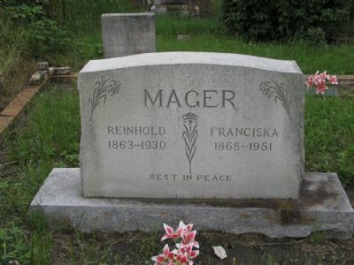 Reinhold and Franciska Mager Gravestone image. Click for full size.