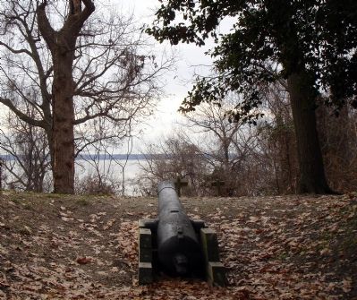 Civil War Naval Cannon 32 Pounder image. Click for full size.