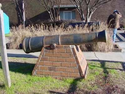 Cannon on the Right, Aimed Towards the Waterfront. Click for full size. Cannon on the Right, Aimed Towards the Waterfront image. Click for full size.
