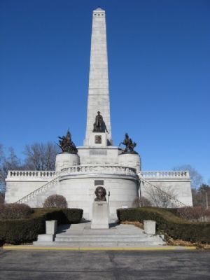 Lincoln's Tomb. Click for full size. Lincoln's Tomb image. Click for full size.