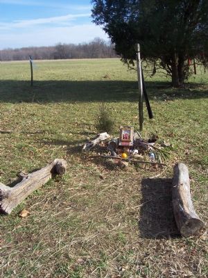 Decorated gravesite of Turkey Tayac, Accokeek Creek, Piscataway Park image. Click for full size.