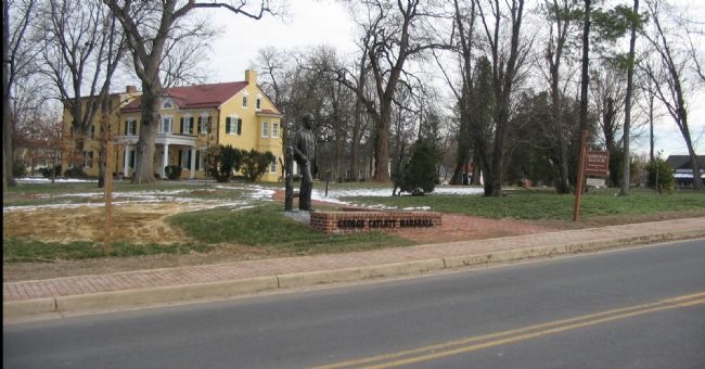 The Marshall Statue and Dodona Manor image. Click for full size.