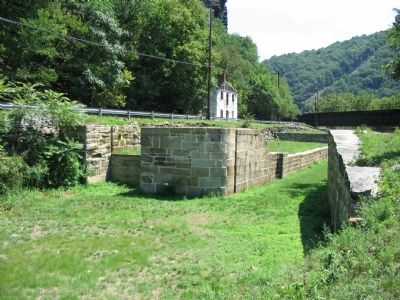 Upstream Gate to the Lock image. Click for full size.