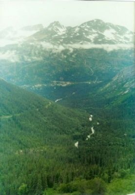 Up into the pass , towards the Klondike image. Click for full size.