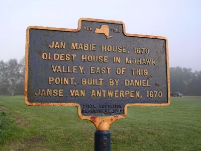 The former Jan Mabie House, 1670 Marker image. Click for full size.