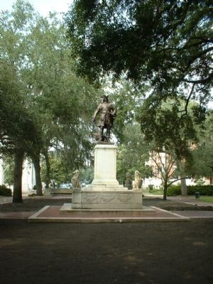 Savannah's Monument to Oglethorpe image. Click for full size.