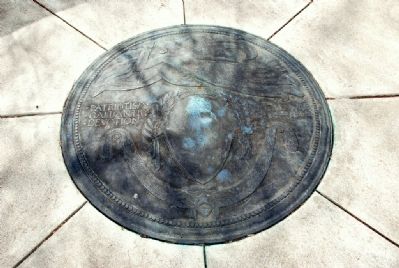 Emblem on Main Monument Platform. Click for full size. Emblem on Main Monument Platform image. Click for full size.