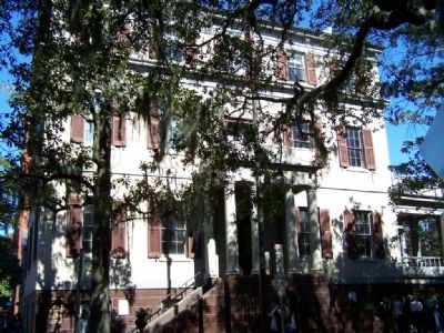 10 East Oglethorpe Avenue image. Click for full size.