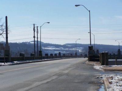 Eastern end of Veterans Memorial Bridge - Lincoln Highway image. Click for full size.