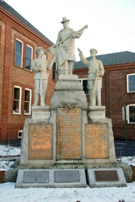 Monument Viewed from Monmouth St. image. Click for full size.