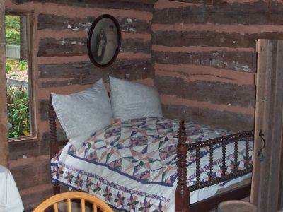 Ducket Cabin bedroom image. Click for full size.