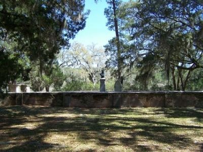 Remaining Heyward Family Cemetery, the only remains here image. Click for full size.