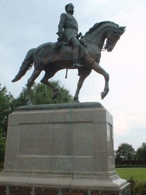 Gen Wade Hampton Statue at Capitol in Columbia image. Click for full size.