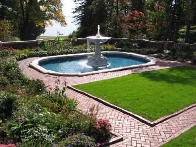 Fountain at Glensheen image. Click for full size.
