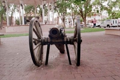 Confederate Soldiers Marker in the distance with replica howitzer in the foreground image. Click for full size.