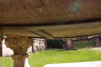 Metal support underneath the grave marker image. Click for full size.