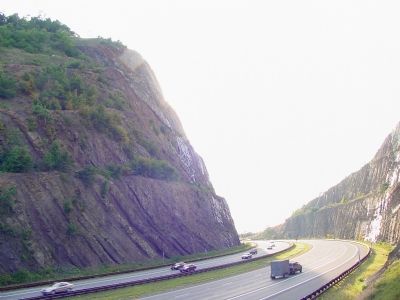 Sideling Hill Cut South Bench image. Click for full size.
