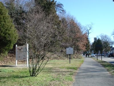 Wide View of the Washington-Rochambeau Route Marker. Click for full size. Wide View of the Washington-Rochambeau Route Marker image. Click for full size.