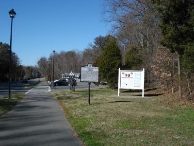 Wide view of the Washington-Rochambeau Route to Victory Marker image. Click for full size.