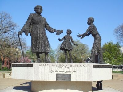Mary McLeod Bethune Memorial image. Click for full size.