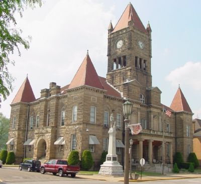Wetzel County Courthouse and Monument image. Click for full size.