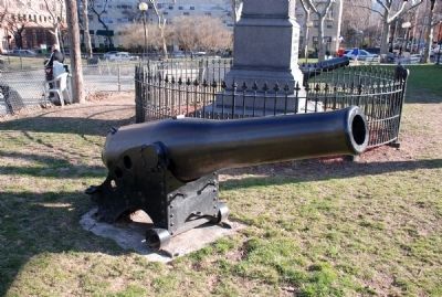 One of the Two Navy Shell Guns at the Base of the Monument image. Click for full size.