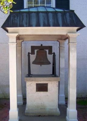 Rev'd A. Dale Umbreit marker and bell image. Click for full size.
