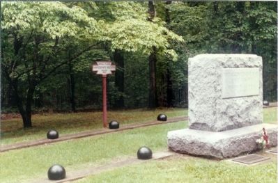Confederate Burial Trench Monument image. Click for full size.