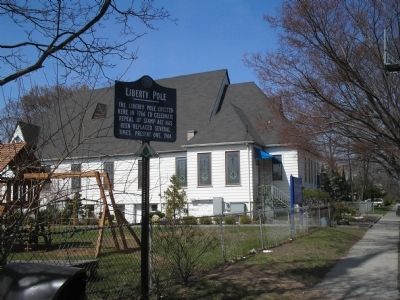 Marker at Englewood Traffic Circle image. Click for full size.