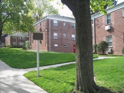 Marker in Leonia. Click for full size. Marker in Leonia image. Click for full size.