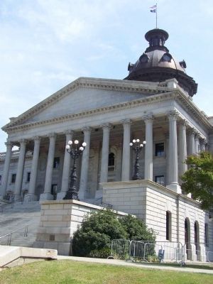 The State House, with National Landmark plaque </b>(at lower left). Click for full size. The State House, with National Landmark plaque </b>(at lower left) image. Click for full size.