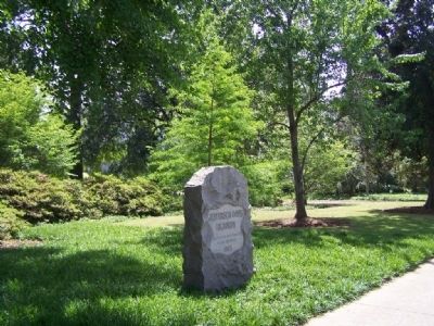 Jefferson Davis Highway Marker on State House Grounds, along Gervais Street image. Click for full size.