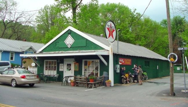 Clifton General Store image. Click for full size.