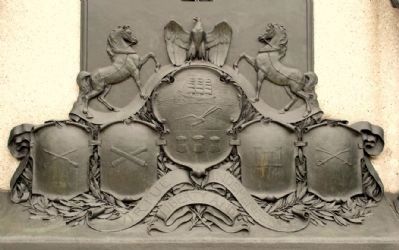 Detail view of crests underneath plaque on rear of marker image. Click for full size.