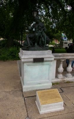 The marker and statue of "Force" image. Click for full size.